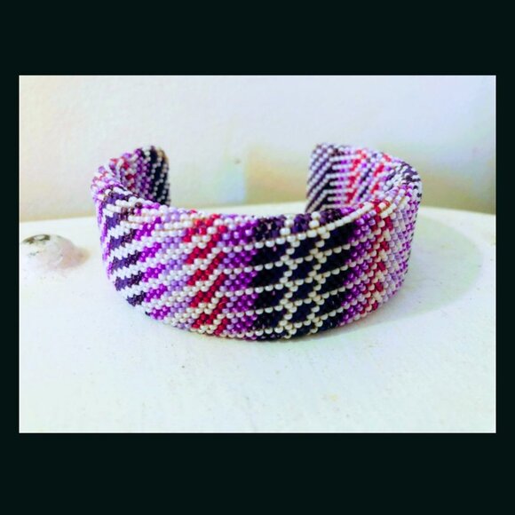 💜💗 Beautiful Purple Peyote Stitch Native Navajo Beaded Cuff Bracelet Jewelry - Picture 6 of 7